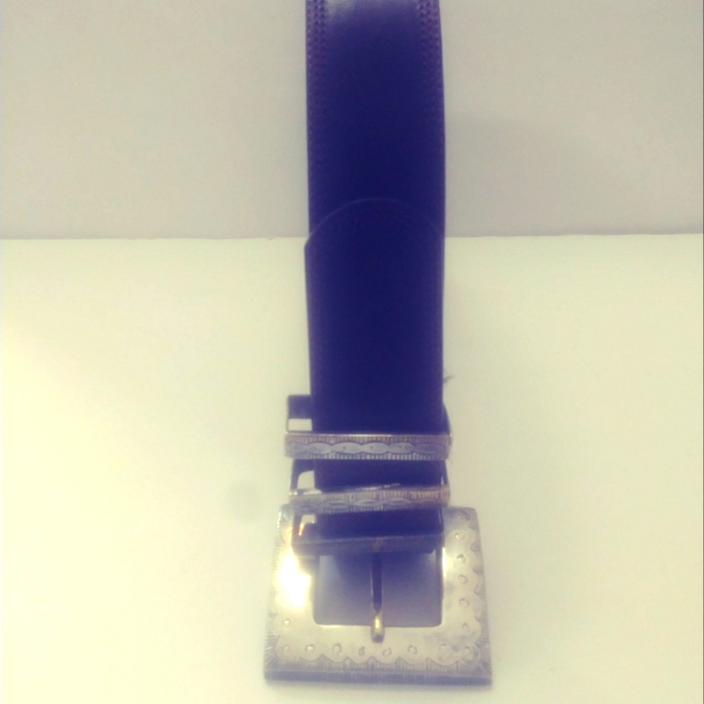 Jenny and The Boys Brown Geniune Leather Belt with Western Themed Buckle 34"